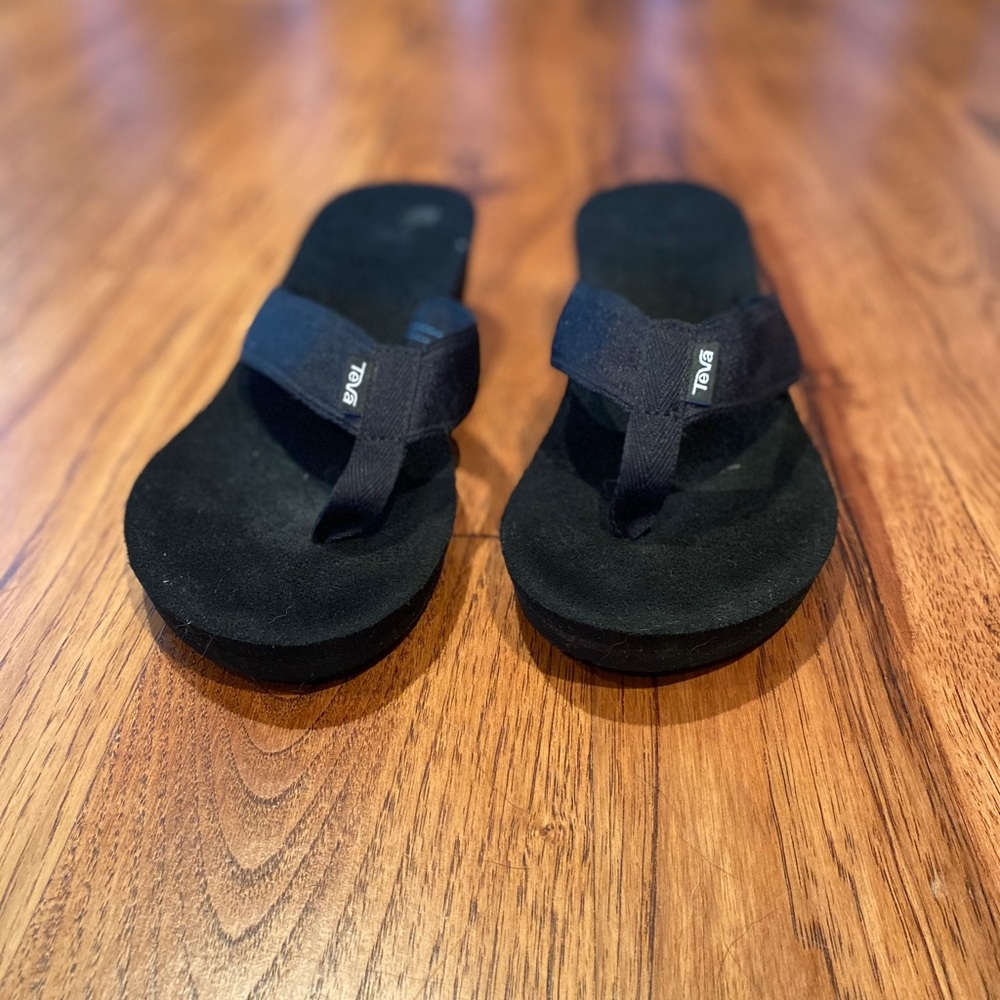 Black Teva flip flops-Size 9